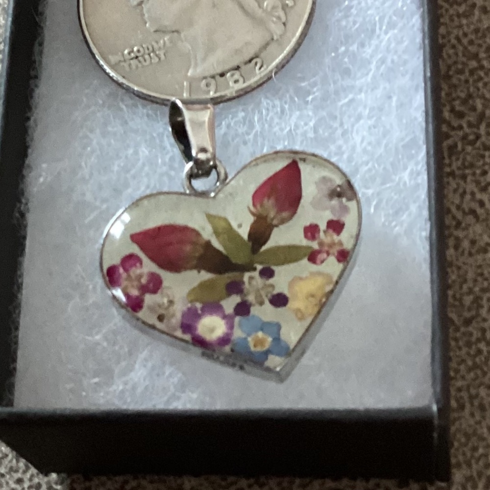 ATI 925 Mexico vintage Silver and pressed flower heart pendant